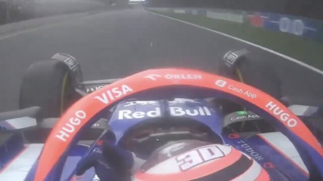 Liam Lawson le enseña el dedo a Checo Pérez en el GP de México 2024