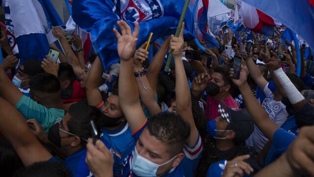 Fans del Cruz Azul en caravana