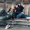 Aaron Taylor-Johnson felicita a Sam Taylor y le recuerdan que su esposa le hizo grooming