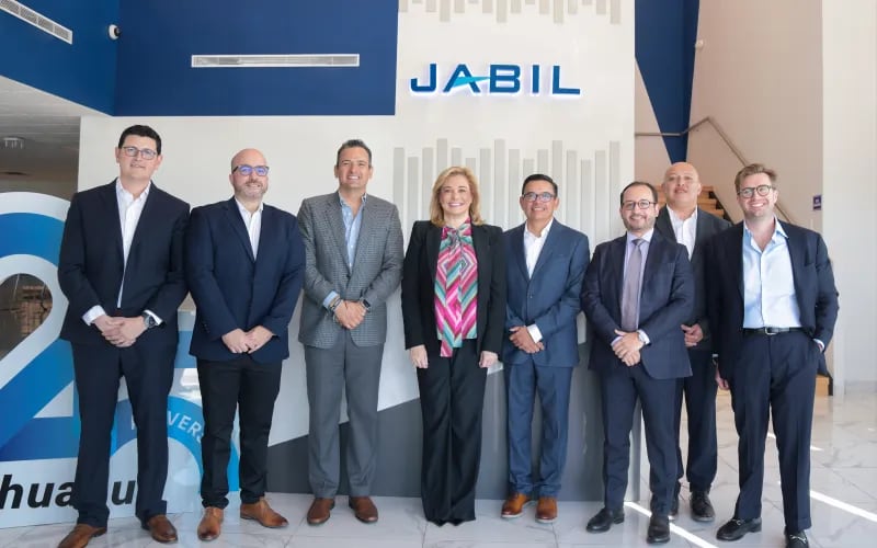 Maru Campos fue invitada de honor a la celebración de los 25 años de Jabil en Chihuahua.