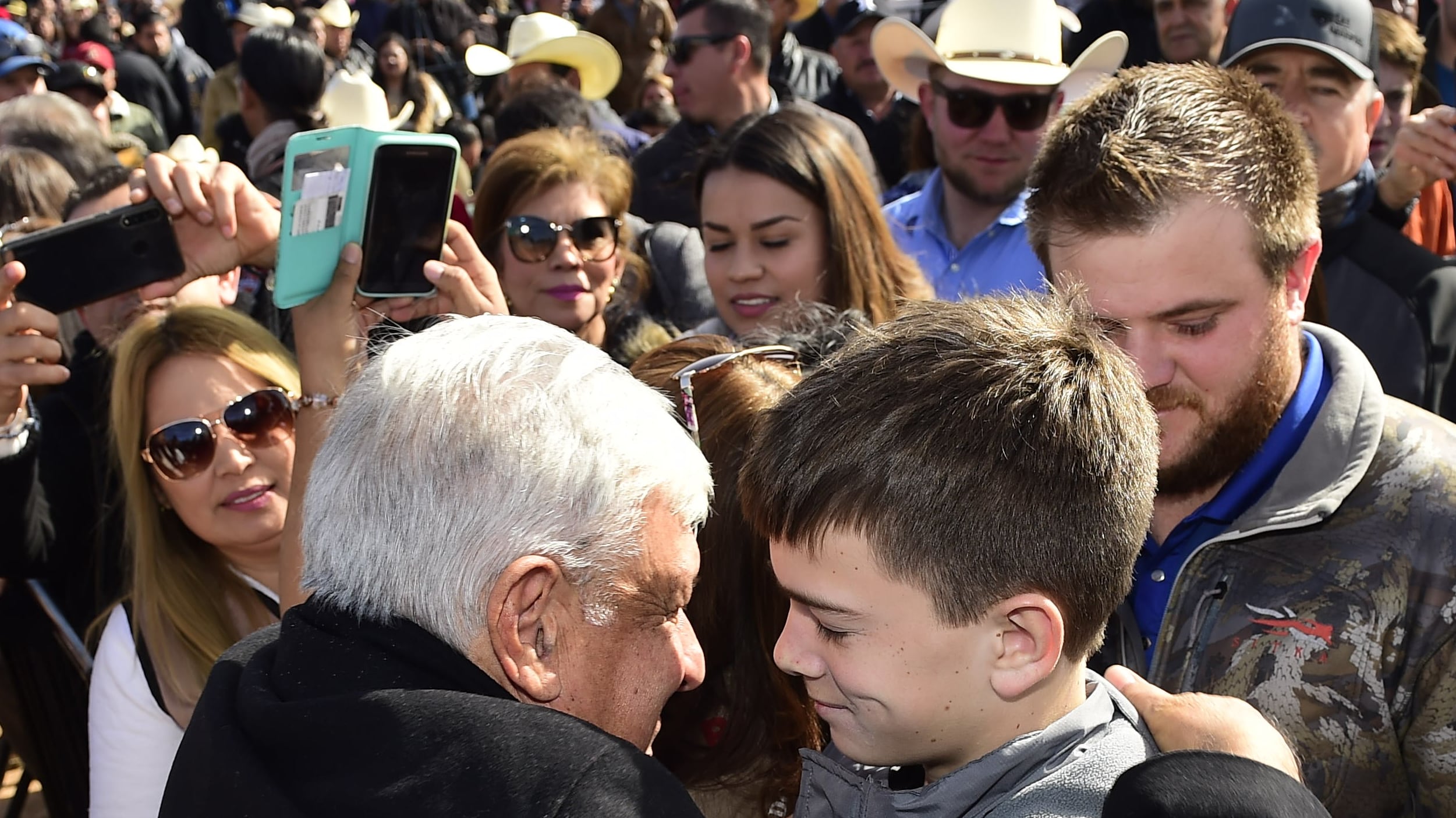 AMLO anuncia tercera reunión con familiares de Guardería ABC y la familia LeBarón