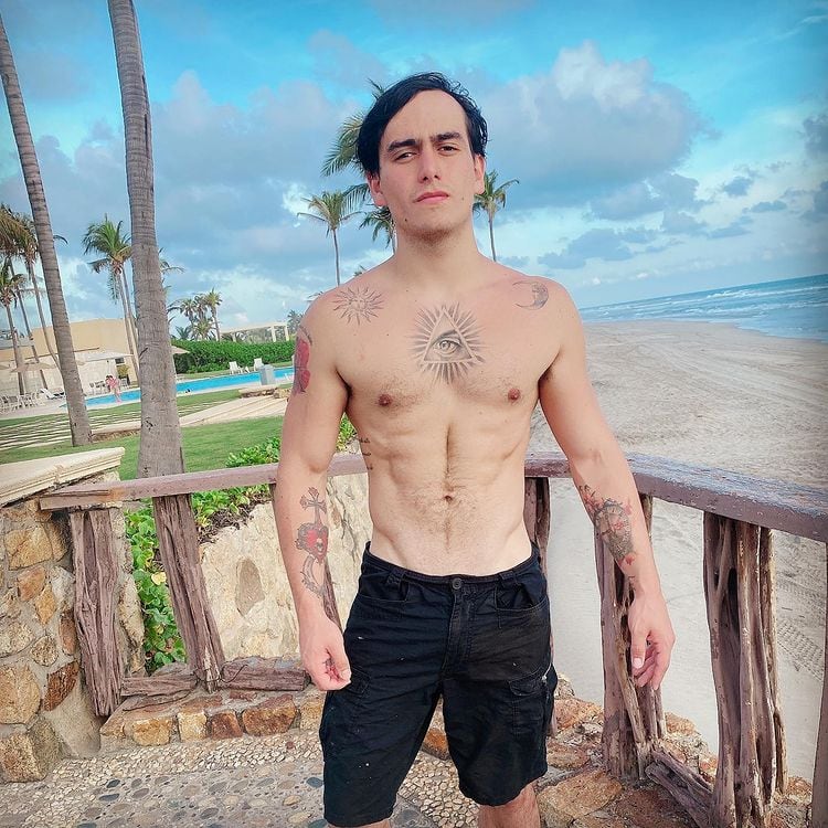 Julián Figueroa, cantante.