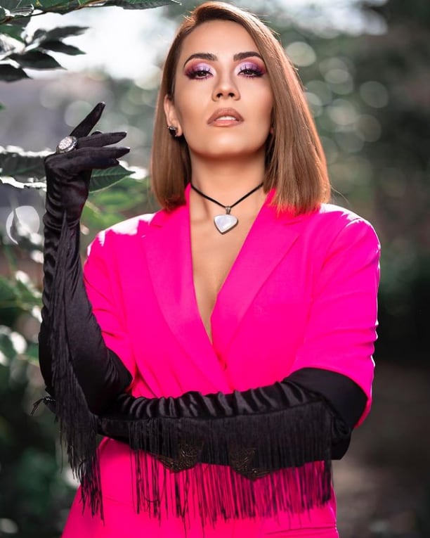 Gabby Tamez, cantante