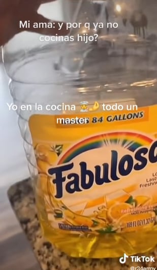 Confunde el 'Fabuloso' con el aceite de cocina