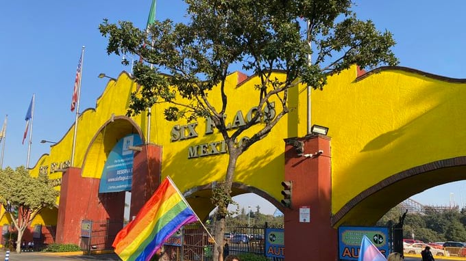 Six Flags se disculpa por “malentendido” con pareja LGBT; tendrá reunión con autoridades de CDMX