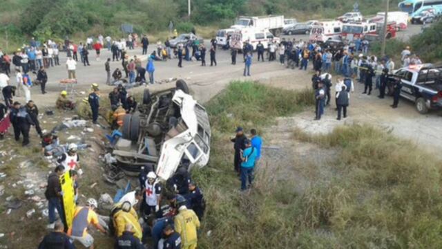 Un tren arrolló a un autobús de pasajeros en Mazatlán, dejando 4 muertos.