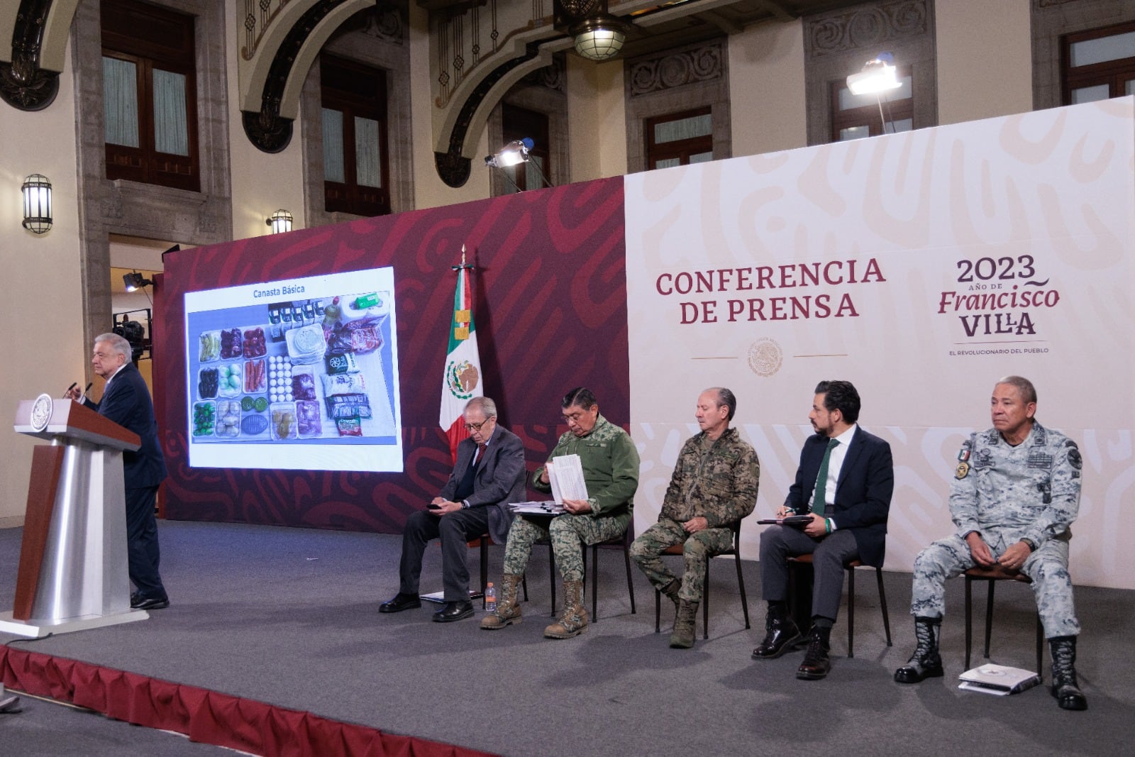 AMLO promete 3 millones de despensas para Acapulco