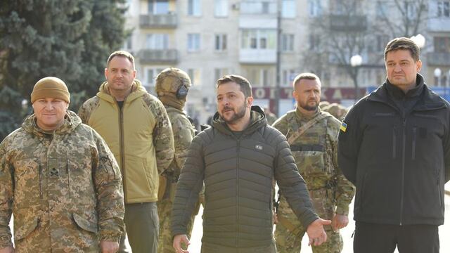Volodímir Zelenski visita Jersón ante la desocupación rusa