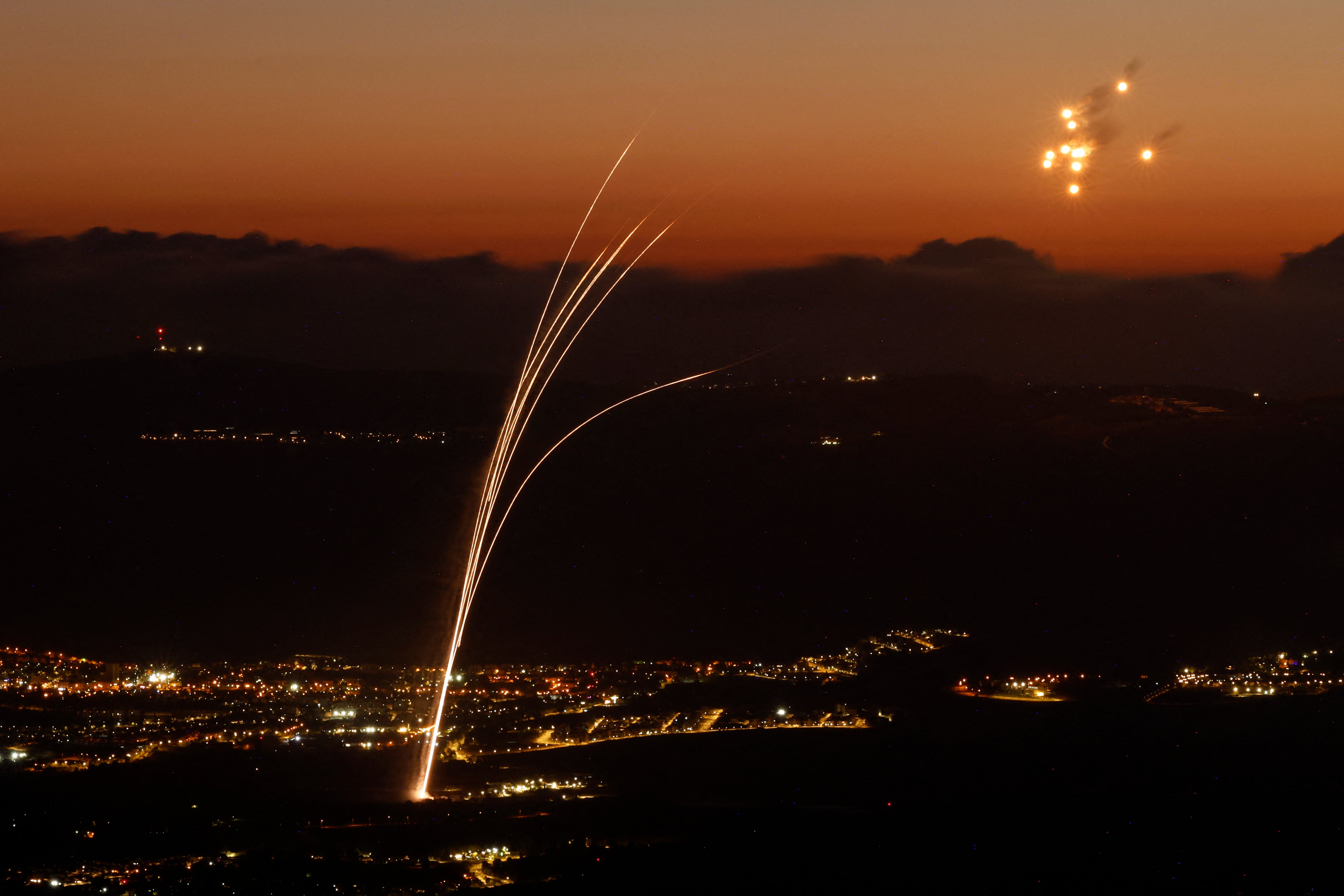 Domo de hierro de Israel intercepta misiles lanzados desde el sur de Líbano