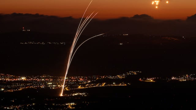 Domo de hierro de Israel intercepta misiles lanzados desde el sur de Líbano