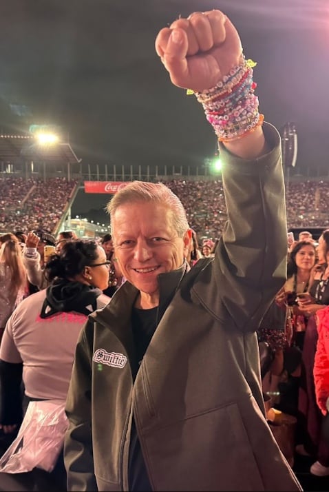 Arturo Zaldívar en concierto de Taylor Swift