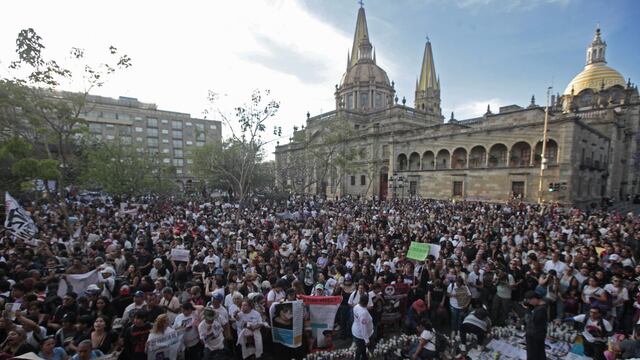 Manifestación en la Explanada de Plaza de Armas, frente al Palacio de Gobierno en Guadalajara