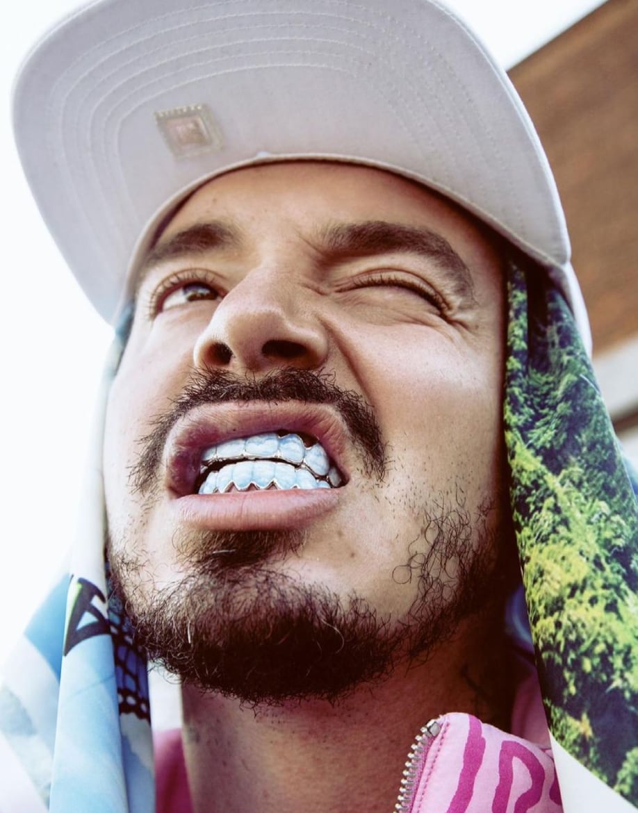 Incrustaciones en dientes de J Balvin