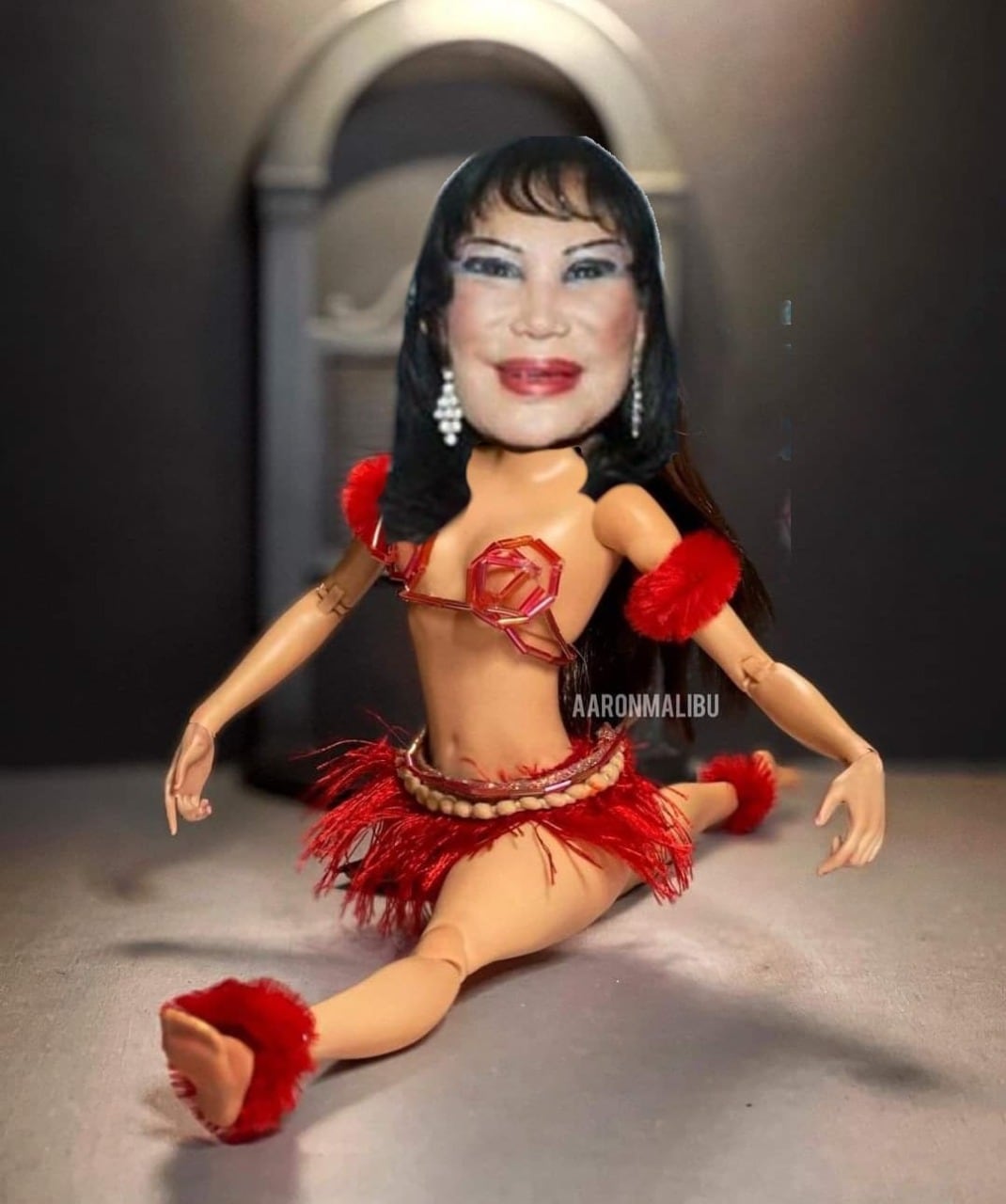 Modifican rostro de la muñeca de Lyn May.