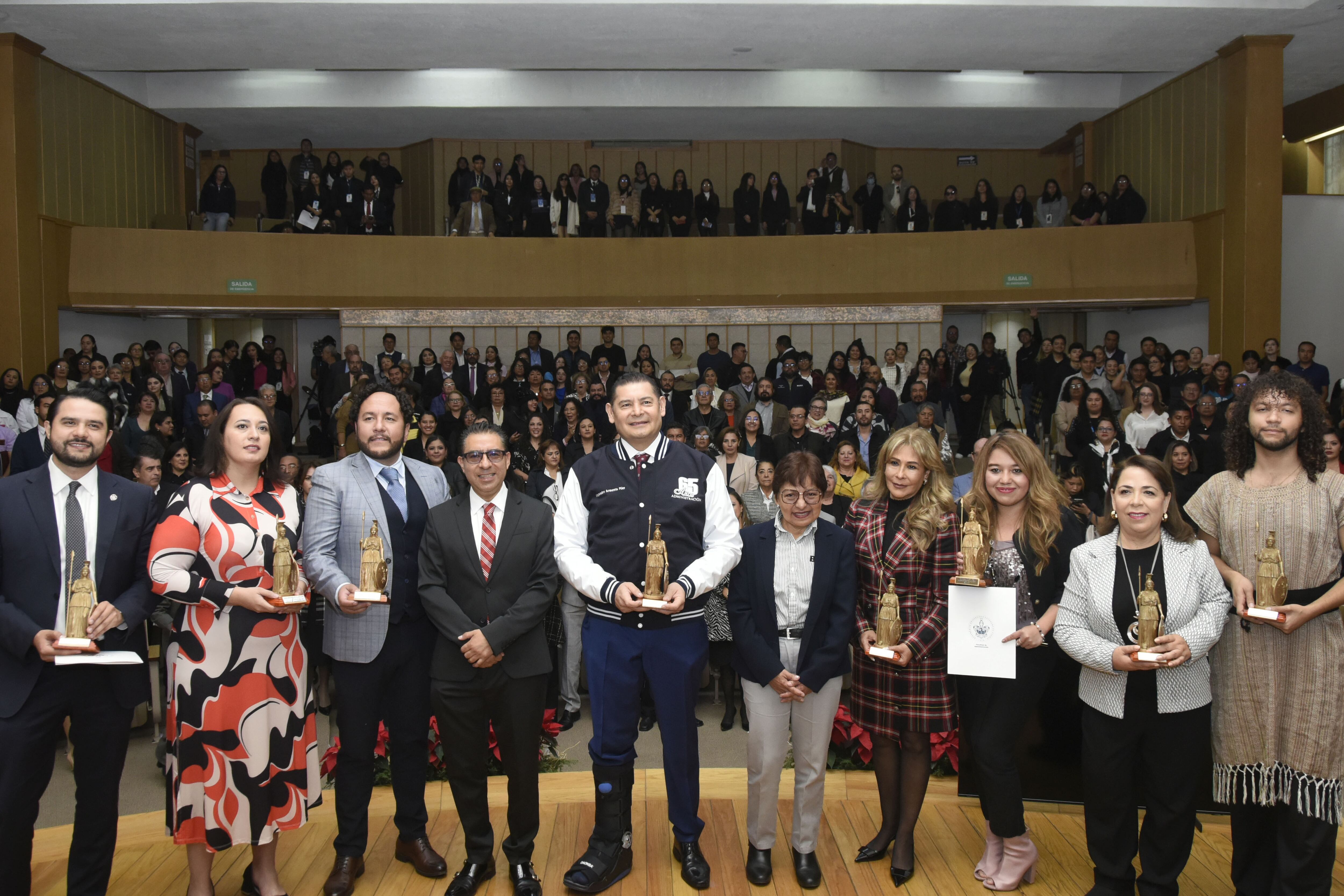 BUAP reconoce a Alejandro Armenta