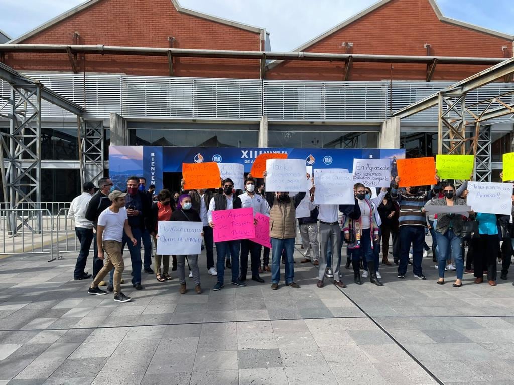 Jóvenes panistas protestan en contra de Marko Cortés en Aguascalientes