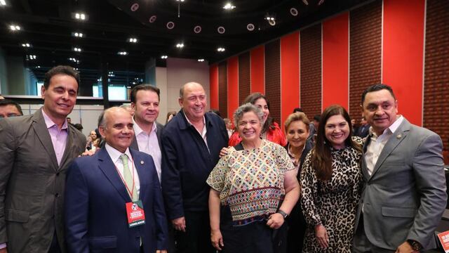 Beatriz Paredes en la plenaria del PRI