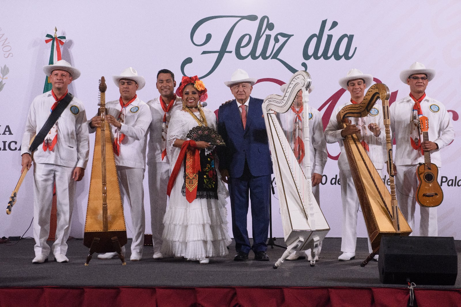 Mañanera de AMLO hoy 10 de mayo, Día de las Madres