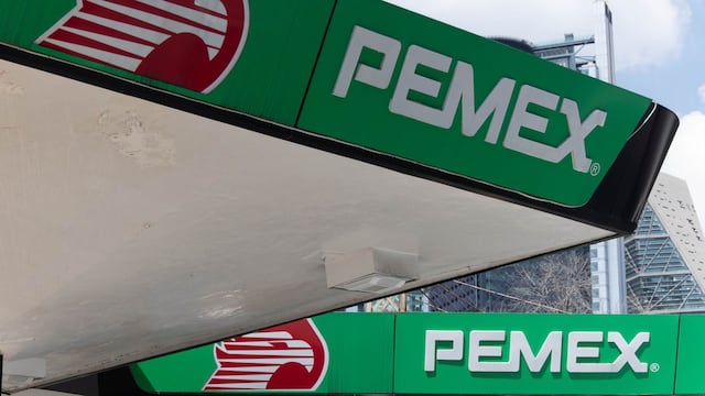 Deuda de Pemex cae 13% y marca mínimo en más de una década