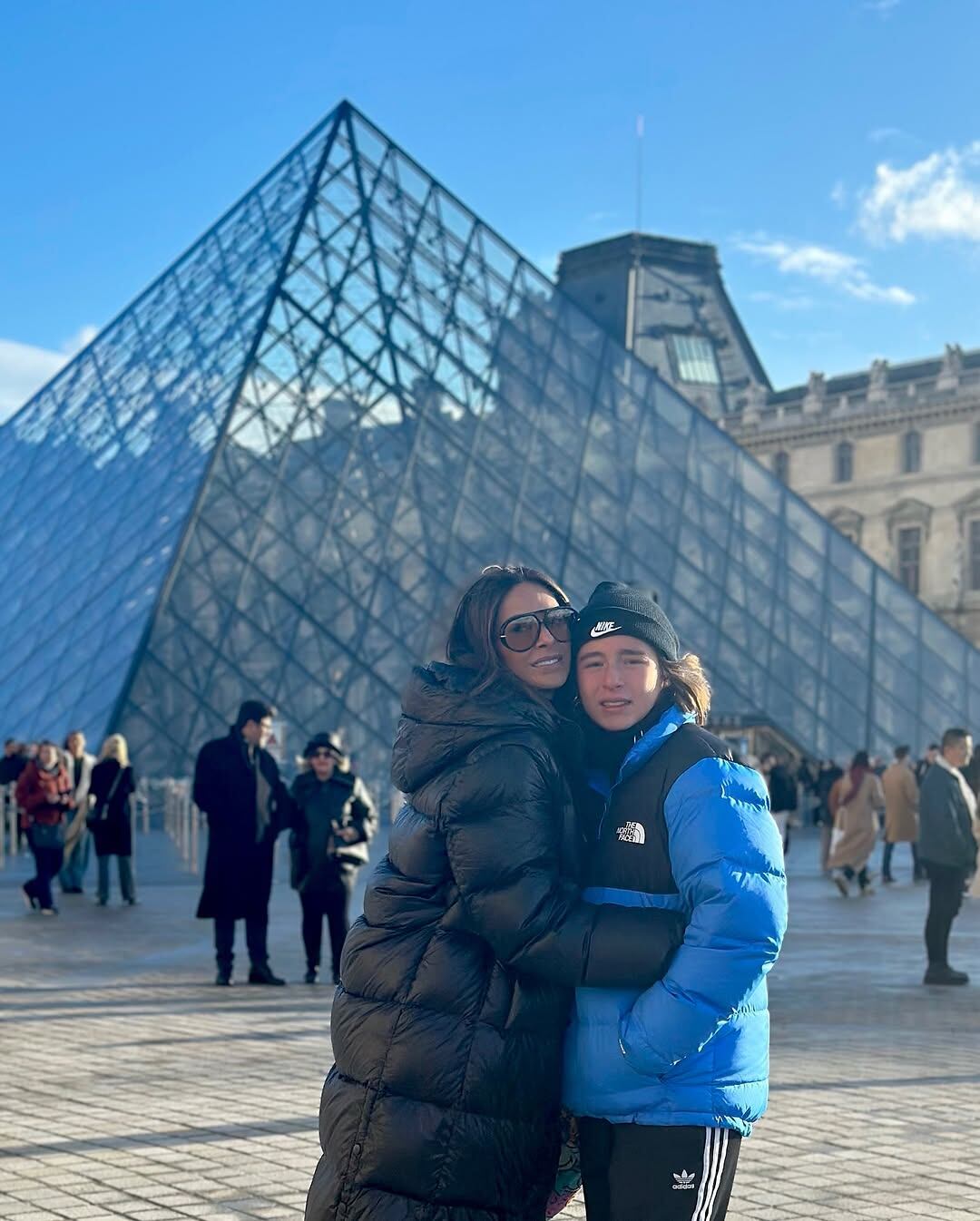 Galilea Montijo se va de vacaciones con su hijo a París