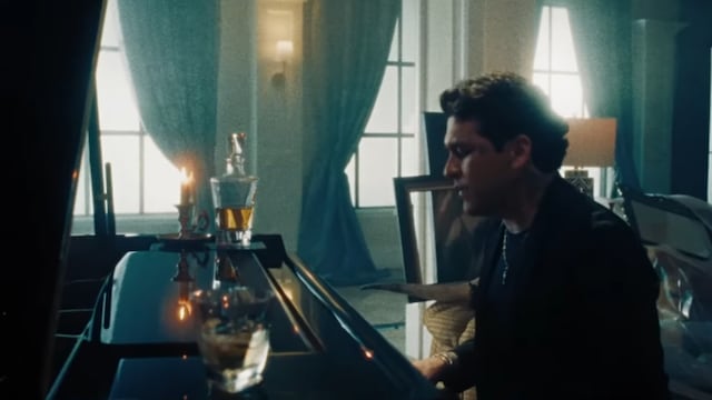 Christian Nodal estrena A solas con la botella de Pa’l Cora EP. 02