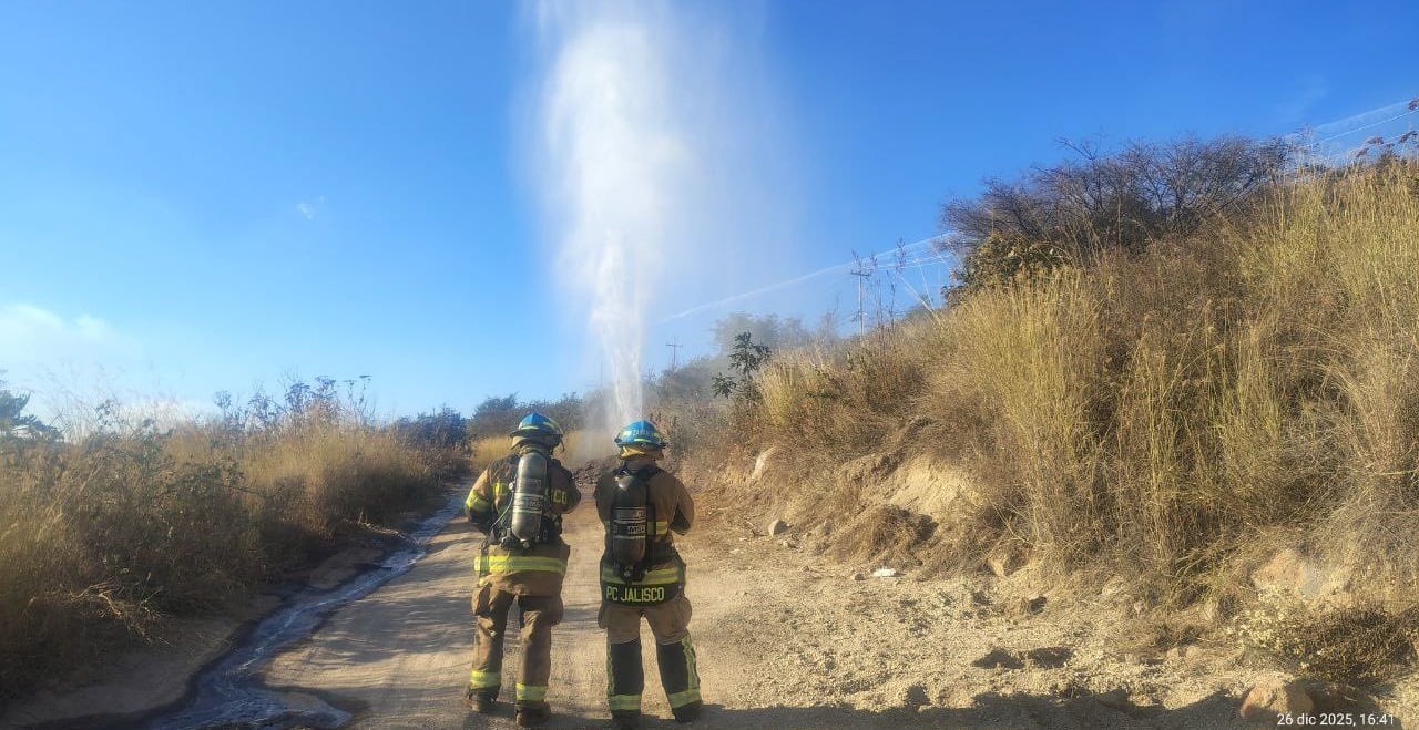Fuga de hidrocarburo moviliza a personal de Pemex en Jalisco