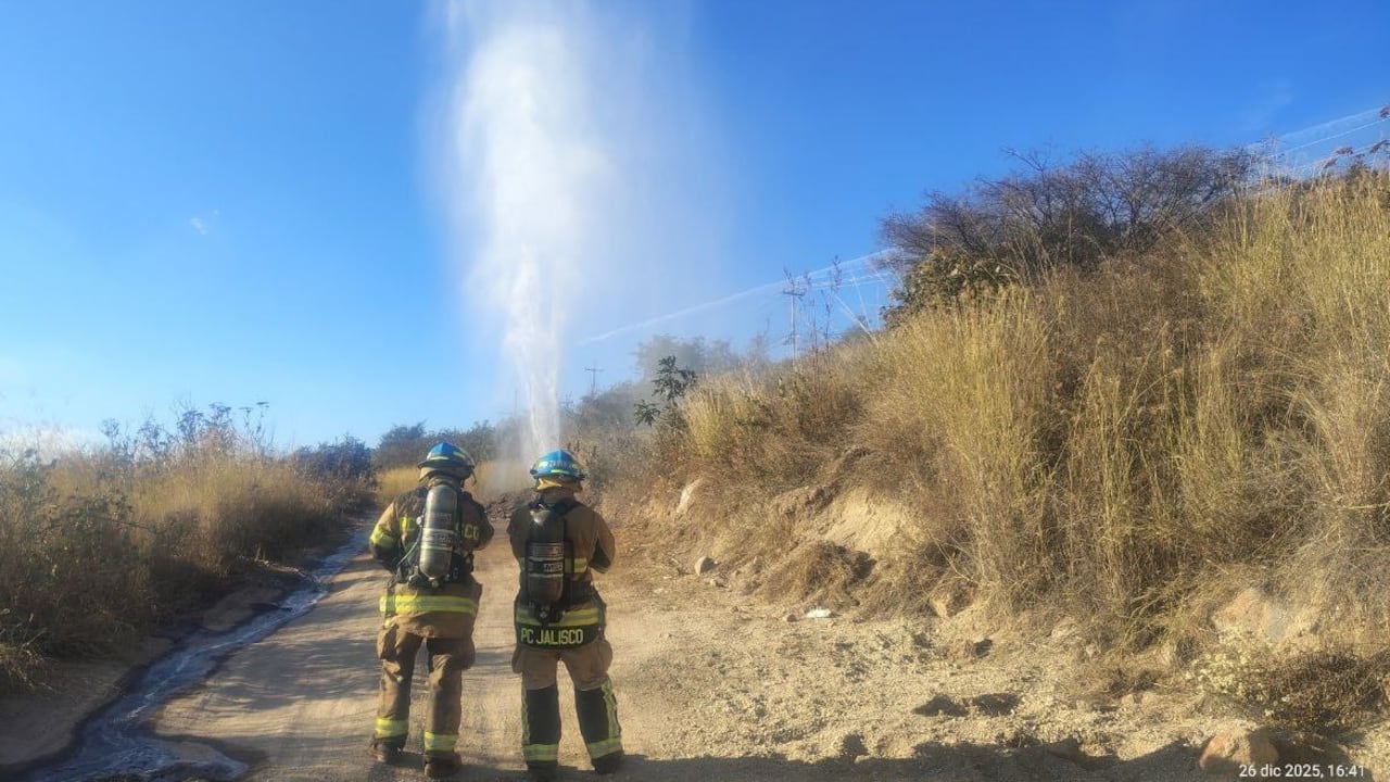 Fuga de hidrocarburo moviliza a personal de Pemex en Jalisco