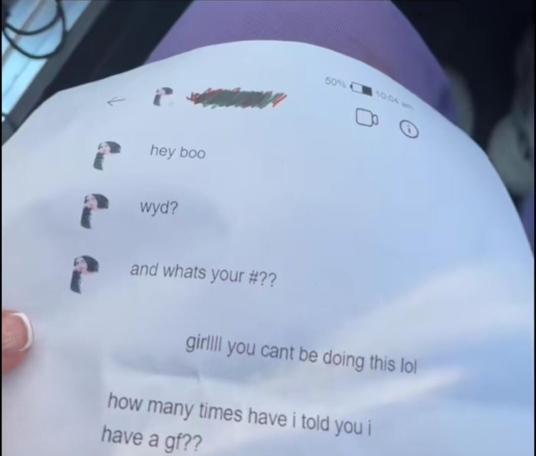 novio le vuelve a ser infiel, lo cacha y lo exhibe