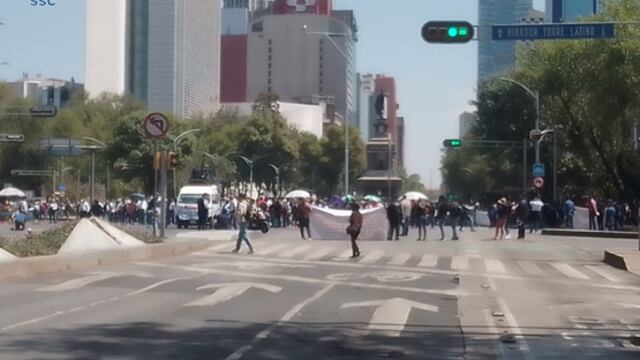 Manifestantes bloquean Paseo de la Reforma y afectan servicio de la Línea 7 del Metrobús