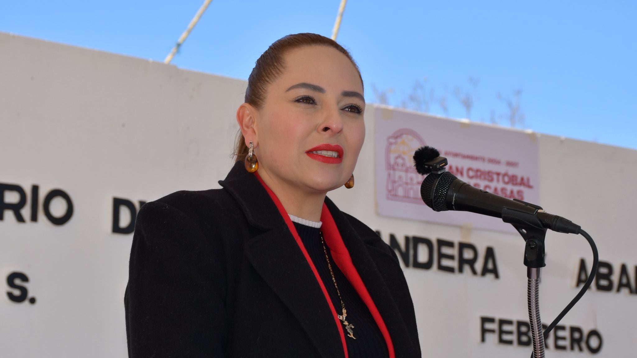 Alcaldesa de San Cristóbal responde a acusaciones con “El Mencho”