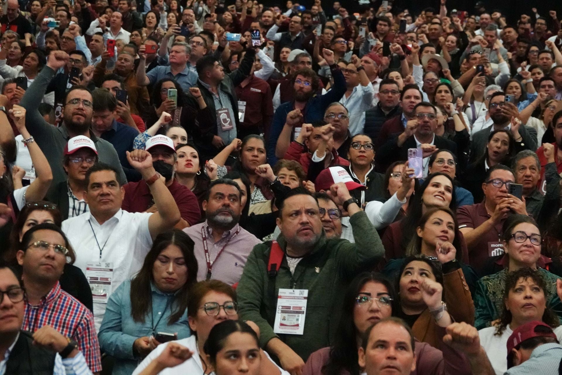 Simpatizantes de Morena mostraron su apoyo durante el Séptimo Congreso Nacional Extraordinario de Morena realizado en el World Tarde Center