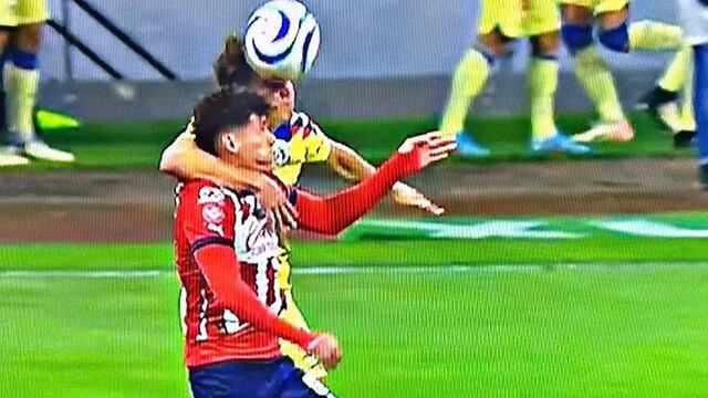 Reclaman falta en el gol del Club América contra el Club Chivas