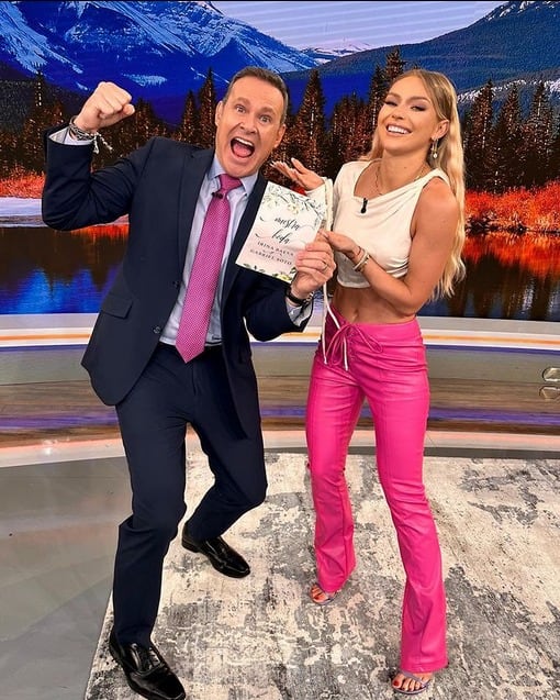 Irina Baeva da invitación de su boda con Gabriel Soto a Alan Tacher.