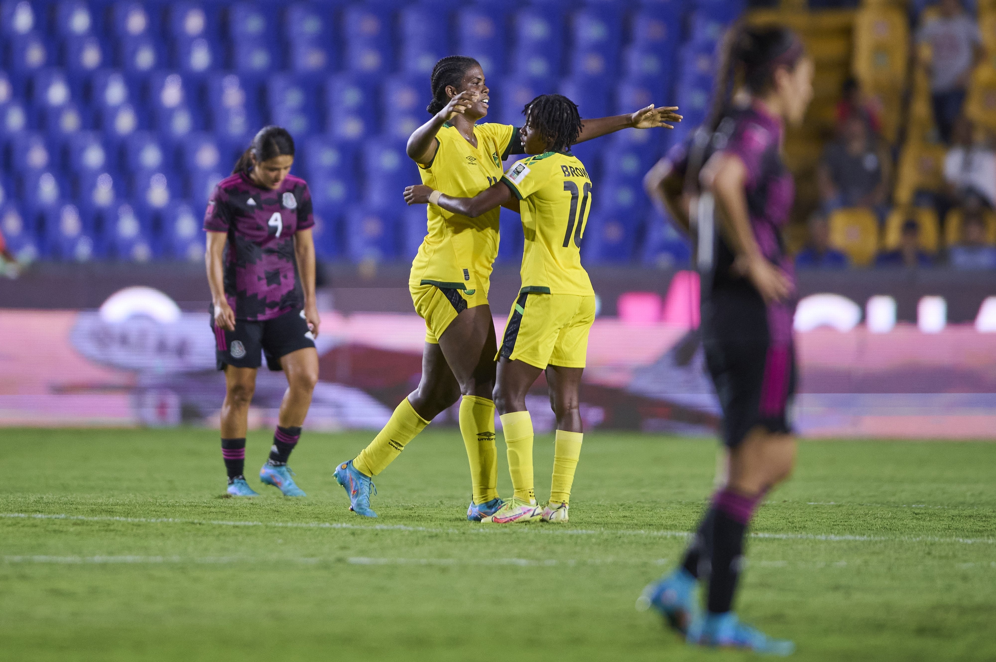 La Selección de Jamaica celebra su gol en el 'Volcán'