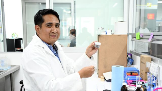 BUAP desarrolla tecnología para eliminar colorantes textiles y fármacos