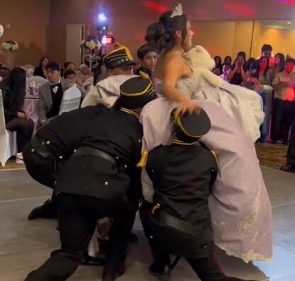 Quinceañera se cae
