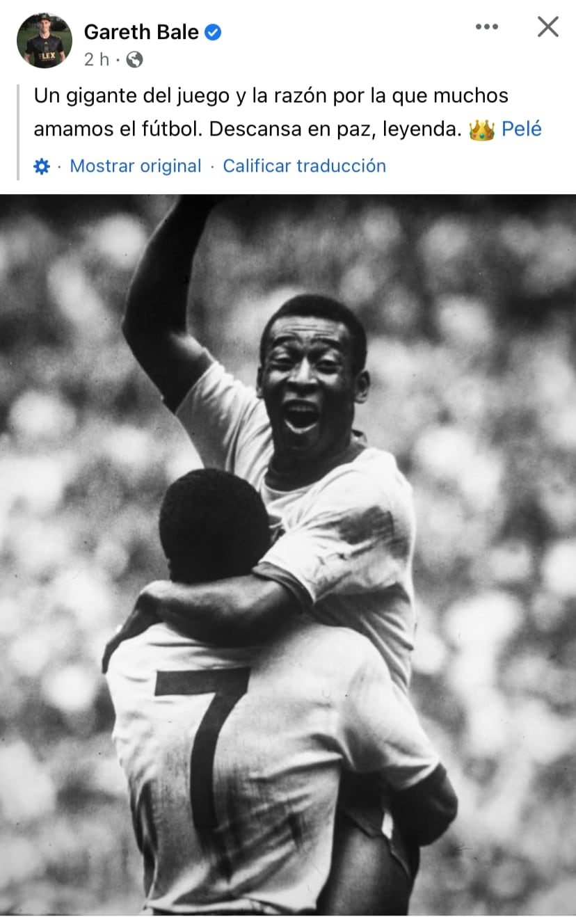 Gareth Bale se despide de Pelé.