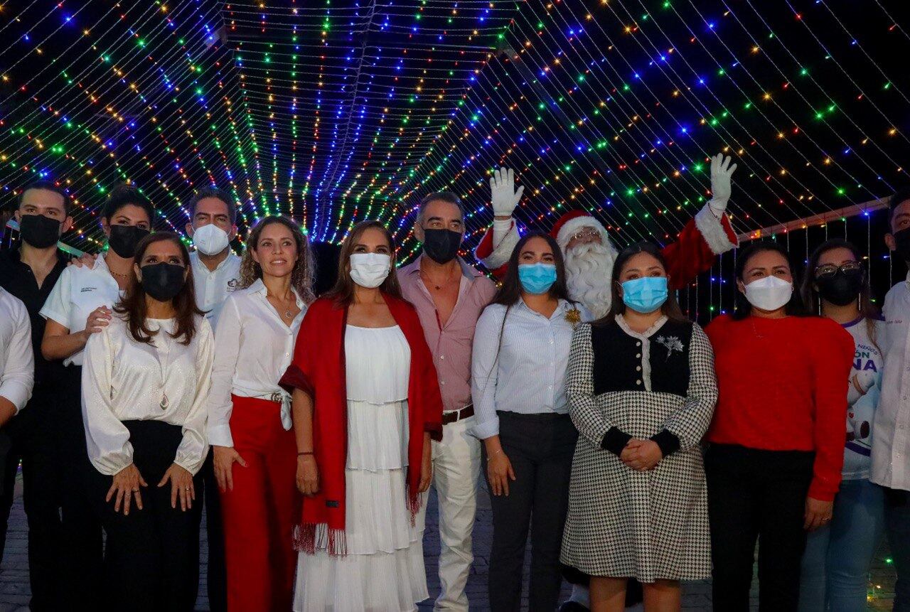 Mara Lezama en la presentación del recorrido de luces navideñas en Cancún.