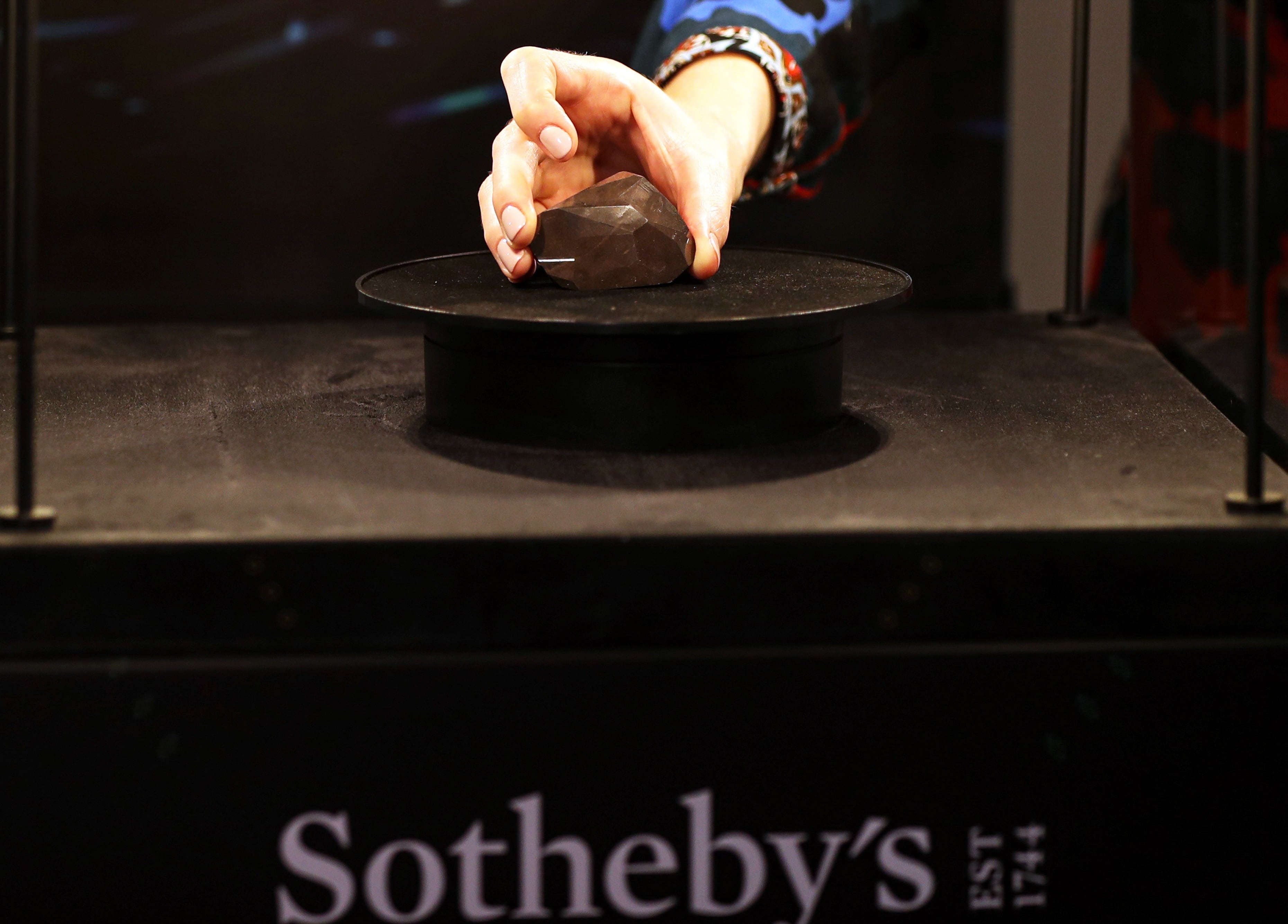 Sotheby's subasta, diamante negro. EFE/EPA/ALI HAIDER