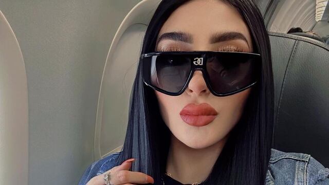 Bellakath exhibe a fan