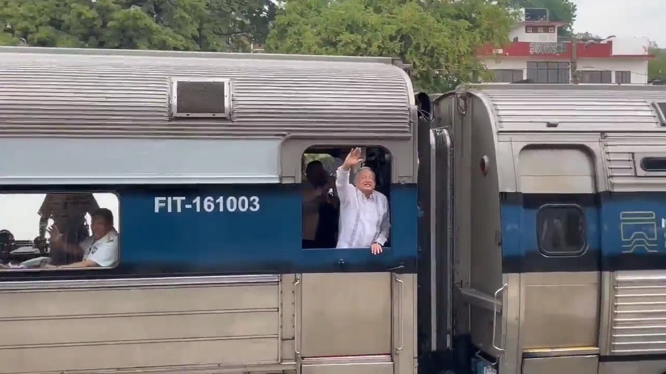AMLO realiza recorrido de supervisión a bordo del Tren Transístmico