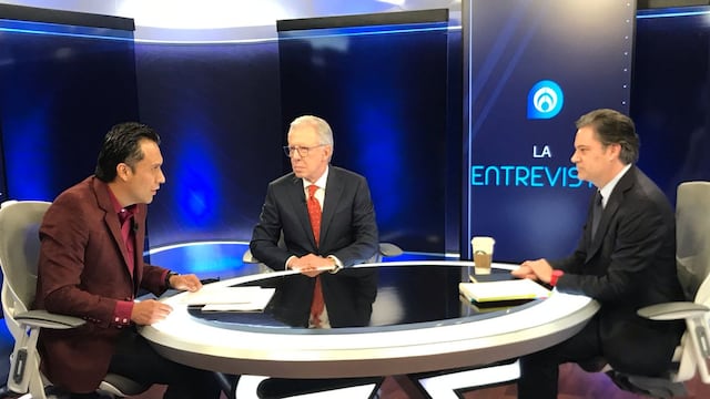 Aurelio Nuño y Marx Arriaga, debatiendo en el programa de Joaquín López-Dóriga