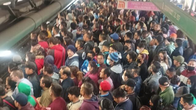 Aglomeraciones en la Línea 8 del metro de la CDMX