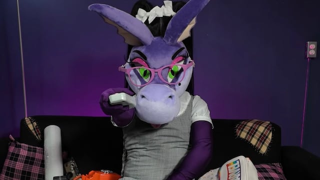 Turbulence presenta a la nueva botarga de Dragona, reemplazando a Burrita Burrona