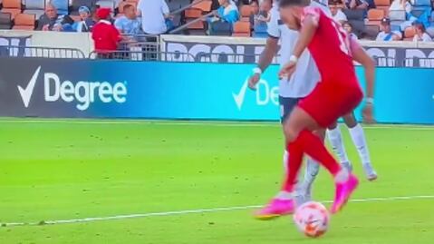 Jugador de Guadalupe se come a Zidane y hace gol de otro planeta en Copa Oro