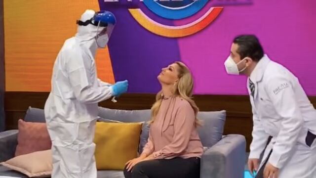 Anette Cuburu sometiéndose a prueba del Covid-19