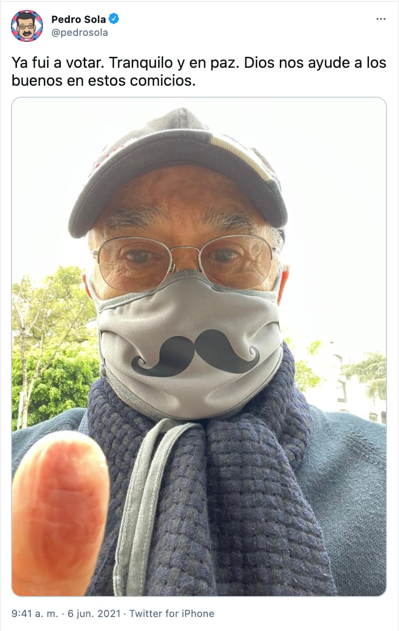 Pedro Sola emite su voto en CDMX