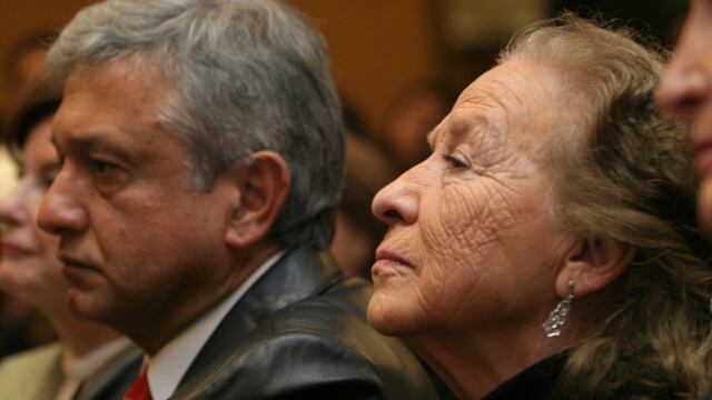 Andrés Manuel López Obrador y Rosario Ibarra de Piedra en 2006