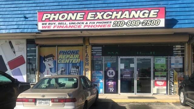 En este negocio, un comerciante afgano estafa a migrantes mexicanos que trabajan en San Antonio, Texas.