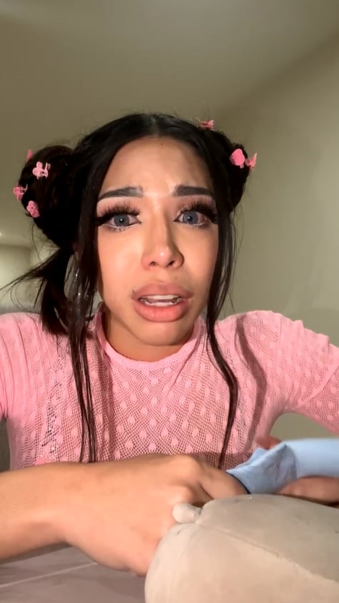 Yeri Mua se quiebra al hablar de sus papás.